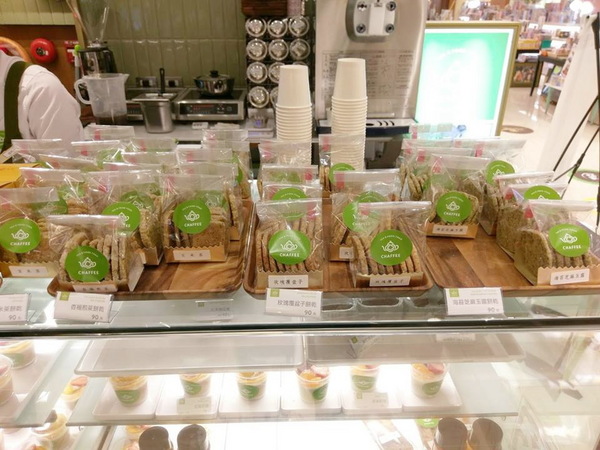 南港CHAFFEE：南港CHAFFEE-天仁茗茶旗下新品牌  意味著自由開放的茶空間  舒服的環境  悠閒的氣氛  美味的茶飲和餐點  下午茶時光的好選擇