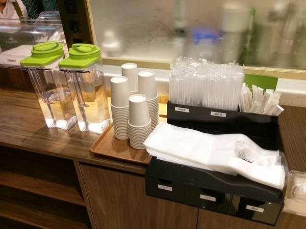 南港CHAFFEE：南港CHAFFEE-天仁茗茶旗下新品牌  意味著自由開放的茶空間  舒服的環境  悠閒的氣氛  美味的茶飲和餐點  下午茶時光的好選擇