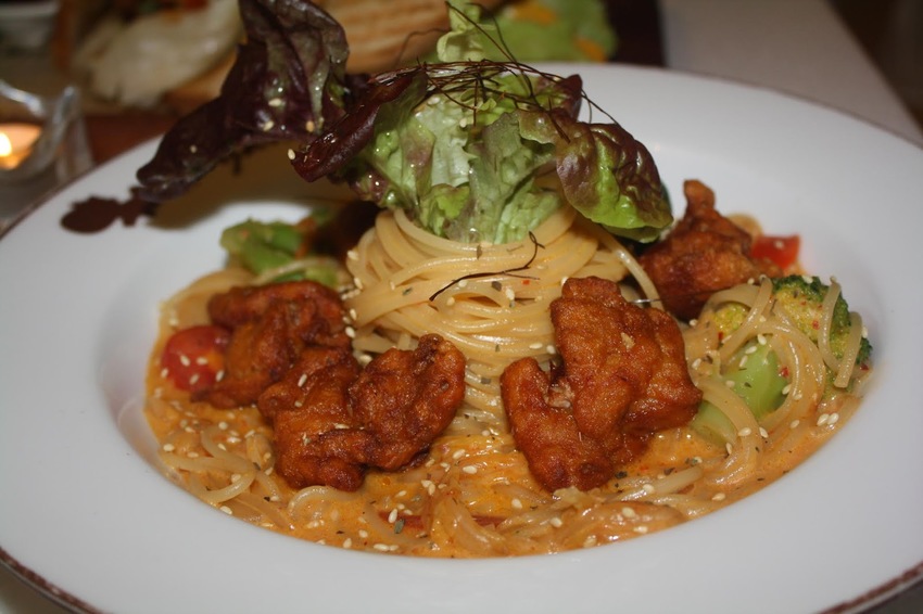 【捷運新埔站美食】Oyami cafe-IG打卡美食 夏威夷鬆餅,板橋下午茶／新埔義式餐廳／咖啡鬆餅／韓式炸雞