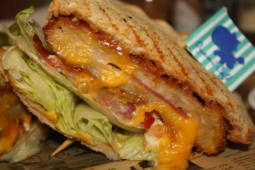 【捷運新埔站美食】Oyami cafe-IG打卡美食 夏威夷鬆餅,板橋下午茶／新埔義式餐廳／咖啡鬆餅／韓式炸雞