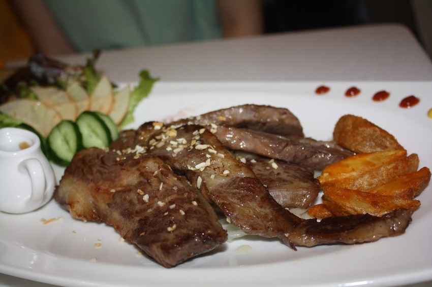 【捷運新埔站美食】Oyami cafe-IG打卡美食 夏威夷鬆餅,板橋下午茶／新埔義式餐廳／咖啡鬆餅／韓式炸雞