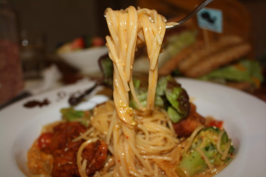 【捷運新埔站美食】Oyami cafe-IG打卡美食 夏威夷鬆餅,板橋下午茶／新埔義式餐廳／咖啡鬆餅／韓式炸雞