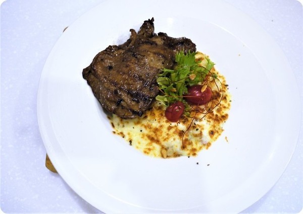 Oyami cafe(板橋店):【板橋下午茶】OYAMI CAFE 姊妹午後聊天約會首選,鬆餅 / 義大利麵,捷運新埔站