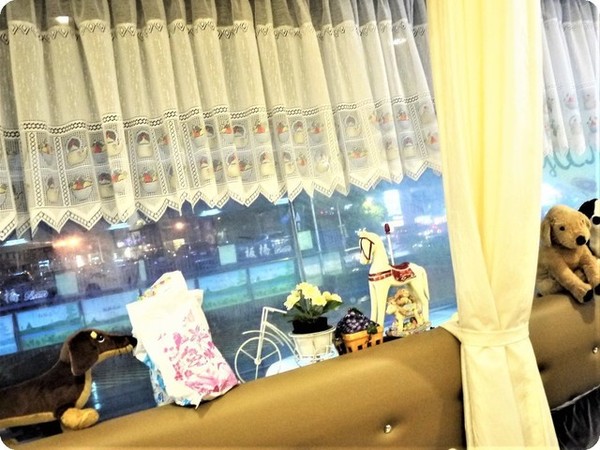 Oyami cafe(板橋店):【板橋下午茶】OYAMI CAFE 姊妹午後聊天約會首選,鬆餅 / 義大利麵,捷運新埔站