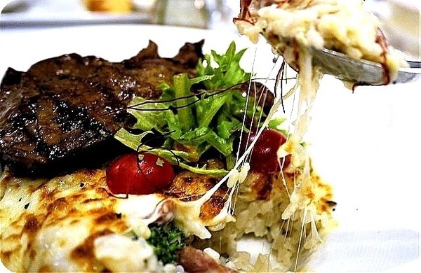 Oyami cafe(板橋店):【板橋下午茶】OYAMI CAFE 姊妹午後聊天約會首選,鬆餅 / 義大利麵,捷運新埔站