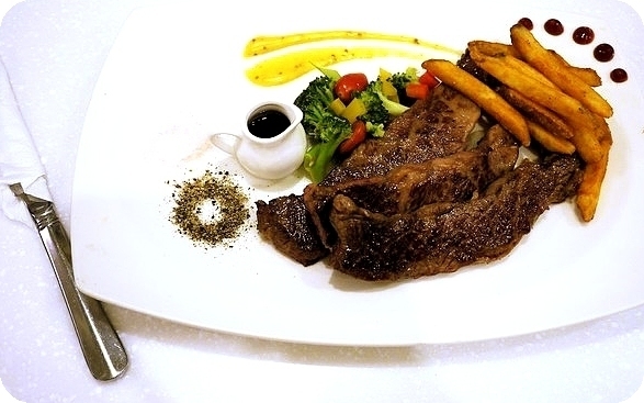 Oyami cafe(板橋店):【板橋下午茶】OYAMI CAFE 姊妹午後聊天約會首選,鬆餅 / 義大利麵,捷運新埔站