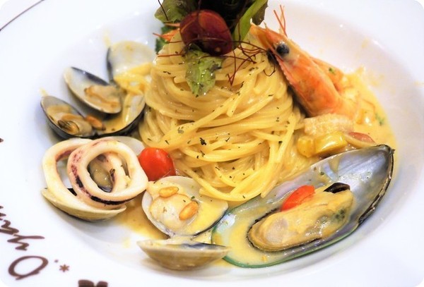 Oyami cafe(板橋店):【板橋下午茶】OYAMI CAFE 姊妹午後聊天約會首選,鬆餅 / 義大利麵,捷運新埔站