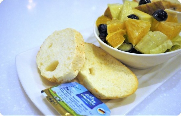 Oyami cafe(板橋店):【板橋下午茶】OYAMI CAFE 姊妹午後聊天約會首選,鬆餅 / 義大利麵,捷運新埔站