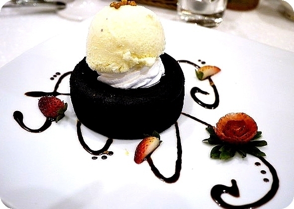 Oyami cafe(板橋店):【板橋下午茶】OYAMI CAFE 姊妹午後聊天約會首選,鬆餅 / 義大利麵,捷運新埔站