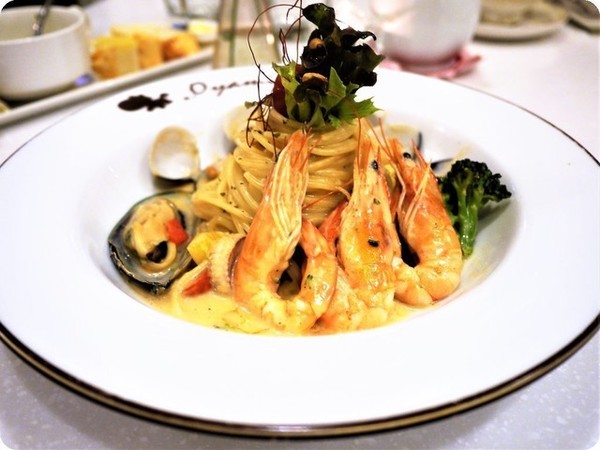 Oyami cafe(板橋店):【板橋下午茶】OYAMI CAFE 姊妹午後聊天約會首選,鬆餅 / 義大利麵,捷運新埔站