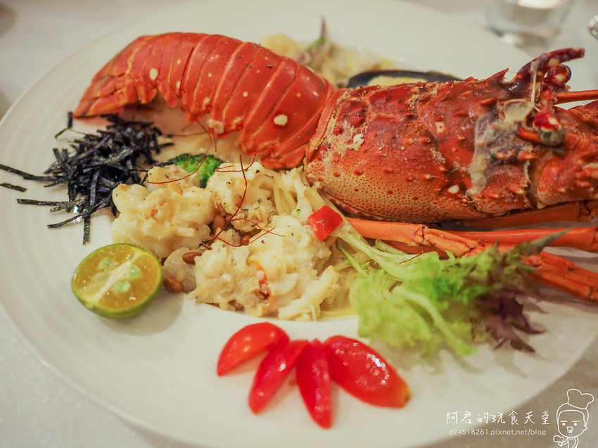 【新北】Oyami Cafe 新埔店｜超吸睛龍蝦義大利麵｜令人少女心噴發的夢幻餐廳｜板橋下午茶｜義式餐廳ｘ咖啡鬆餅