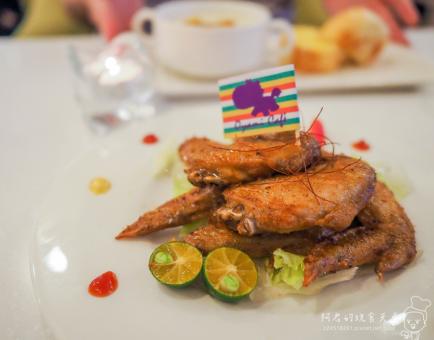 【新北】Oyami Cafe 新埔店｜超吸睛龍蝦義大利麵｜令人少女心噴發的夢幻餐廳｜板橋下午茶｜義式餐廳ｘ咖啡鬆餅