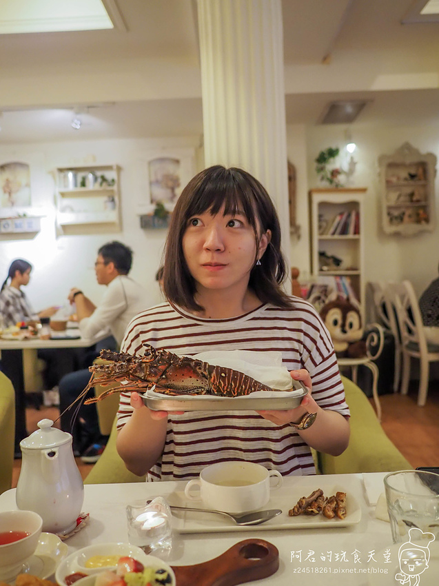 【新北】Oyami Cafe 新埔店｜超吸睛龍蝦義大利麵｜令人少女心噴發的夢幻餐廳｜板橋下午茶｜義式餐廳ｘ咖啡鬆餅