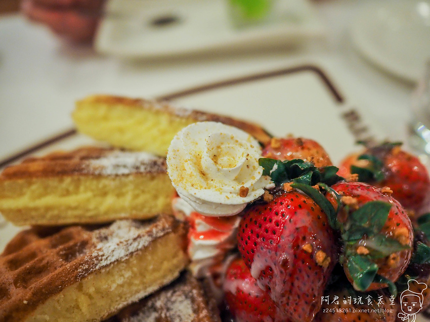 【新北】Oyami Cafe 新埔店｜超吸睛龍蝦義大利麵｜令人少女心噴發的夢幻餐廳｜板橋下午茶｜義式餐廳ｘ咖啡鬆餅