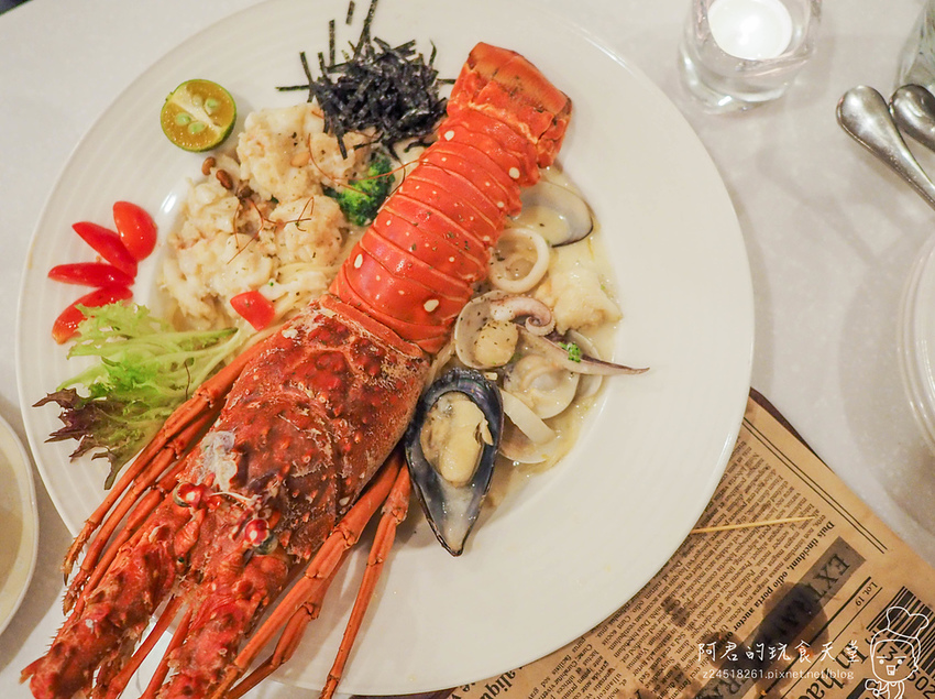 【新北】Oyami Cafe 新埔店｜超吸睛龍蝦義大利麵｜令人少女心噴發的夢幻餐廳｜板橋下午茶｜義式餐廳ｘ咖啡鬆餅