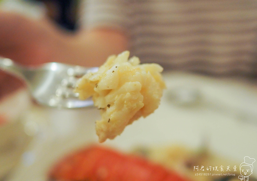 【新北】Oyami Cafe 新埔店｜超吸睛龍蝦義大利麵｜令人少女心噴發的夢幻餐廳｜板橋下午茶｜義式餐廳ｘ咖啡鬆餅