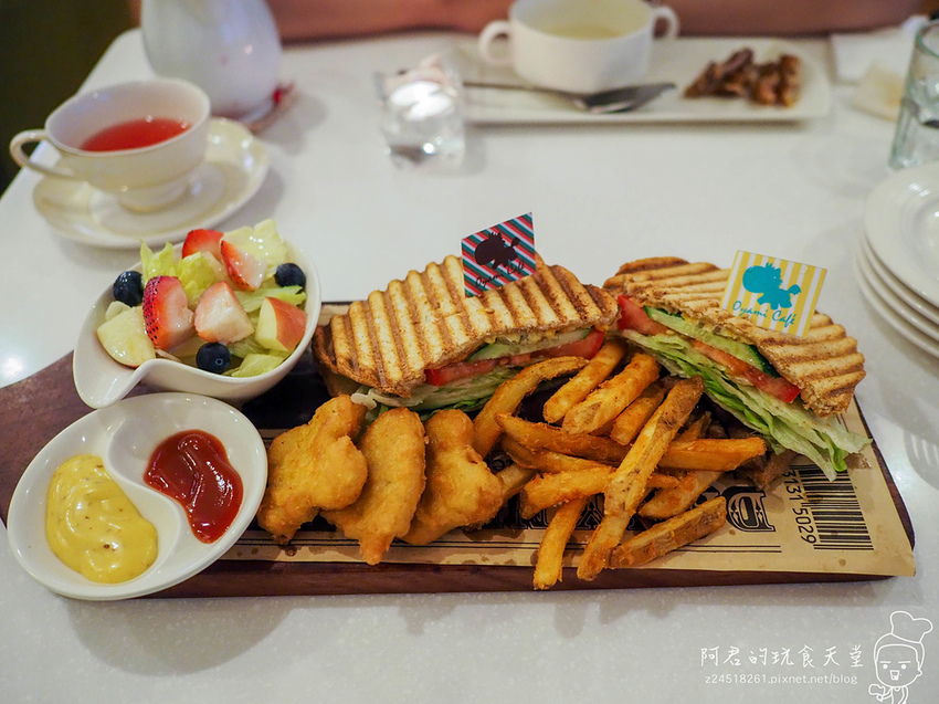 【新北】Oyami Cafe 新埔店｜超吸睛龍蝦義大利麵｜令人少女心噴發的夢幻餐廳｜板橋下午茶｜義式餐廳ｘ咖啡鬆餅