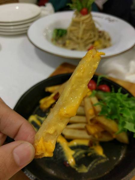 Oyami cafe(板橋店)：Oyami cafe-板橋美食  靠近捷運新埔站 包含鬆餅、義大利麵等  超適合和姊妹來這邊享用下午茶