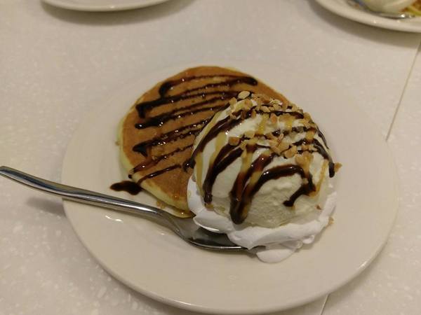 Oyami cafe(板橋店)：Oyami cafe-板橋美食  靠近捷運新埔站 包含鬆餅、義大利麵等  超適合和姊妹來這邊享用下午茶