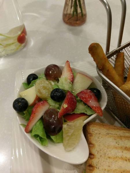 Oyami cafe(板橋店)：Oyami cafe-板橋美食  靠近捷運新埔站 包含鬆餅、義大利麵等  超適合和姊妹來這邊享用下午茶