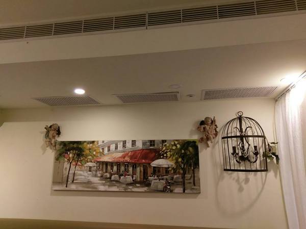 Oyami cafe(板橋店)：Oyami cafe-板橋美食  靠近捷運新埔站 包含鬆餅、義大利麵等  超適合和姊妹來這邊享用下午茶