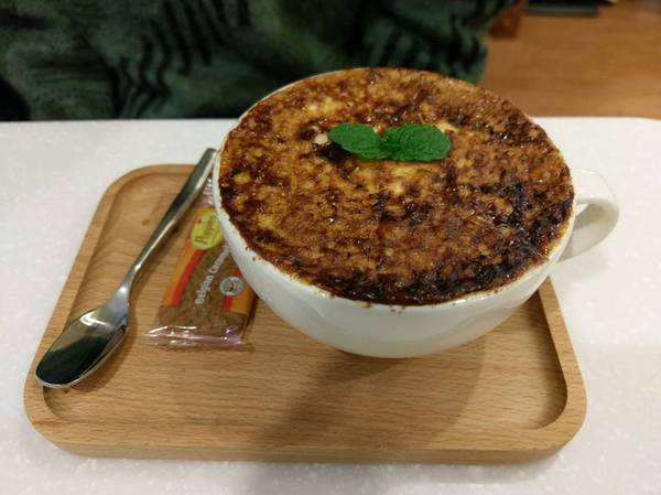 Oyami cafe(板橋店)：Oyami cafe-板橋美食  靠近捷運新埔站 包含鬆餅、義大利麵等  超適合和姊妹來這邊享用下午茶