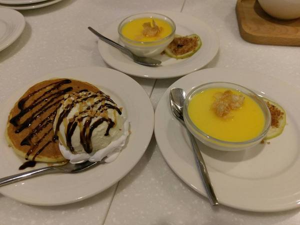 Oyami cafe(板橋店)：Oyami cafe-板橋美食  靠近捷運新埔站 包含鬆餅、義大利麵等  超適合和姊妹來這邊享用下午茶