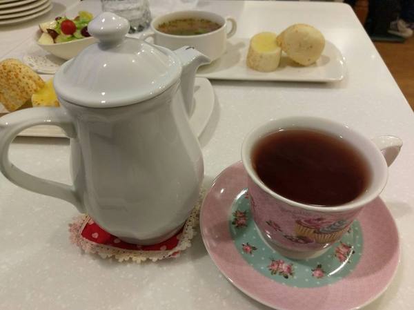 Oyami cafe(板橋店)：Oyami cafe-板橋美食  靠近捷運新埔站 包含鬆餅、義大利麵等  超適合和姊妹來這邊享用下午茶