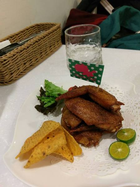 Oyami cafe(板橋店)：Oyami cafe-板橋美食  靠近捷運新埔站 包含鬆餅、義大利麵等  超適合和姊妹來這邊享用下午茶