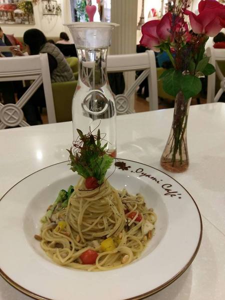 Oyami cafe(板橋店)：Oyami cafe-板橋美食  靠近捷運新埔站 包含鬆餅、義大利麵等  超適合和姊妹來這邊享用下午茶