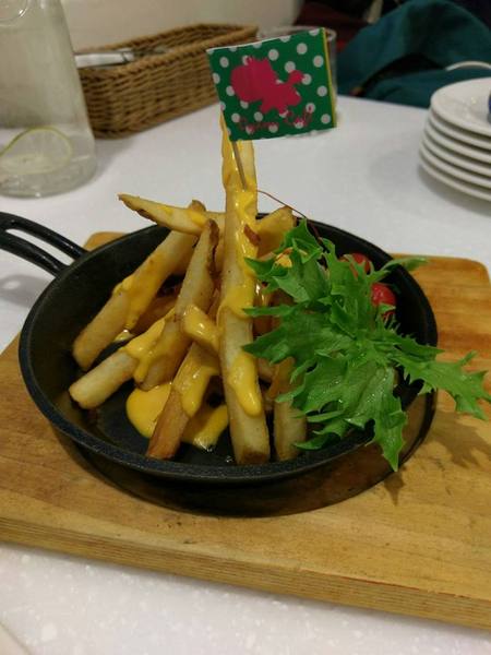 Oyami cafe(板橋店)：Oyami cafe-板橋美食  靠近捷運新埔站 包含鬆餅、義大利麵等  超適合和姊妹來這邊享用下午茶