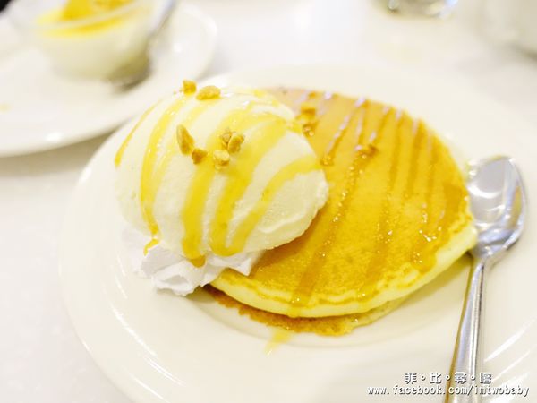 Oyami cafe(板橋店):【捷運美食】Oyami 板橋新埔店 法式鄉村風格少女心大爆發的夢幻餐廳 姊妹談心聚餐首選 下午茶 / 義大利麵 / 鬆餅 捷運新埔站