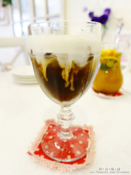 Oyami cafe(板橋店):【捷運美食】Oyami 板橋新埔店 法式鄉村風格少女心大爆發的夢幻餐廳 姊妹談心聚餐首選 下午茶 / 義大利麵 / 鬆餅 捷運新埔站