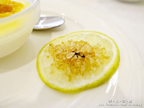 Oyami cafe(板橋店):【捷運美食】Oyami 板橋新埔店 法式鄉村風格少女心大爆發的夢幻餐廳 姊妹談心聚餐首選 下午茶 / 義大利麵 / 鬆餅 捷運新埔站