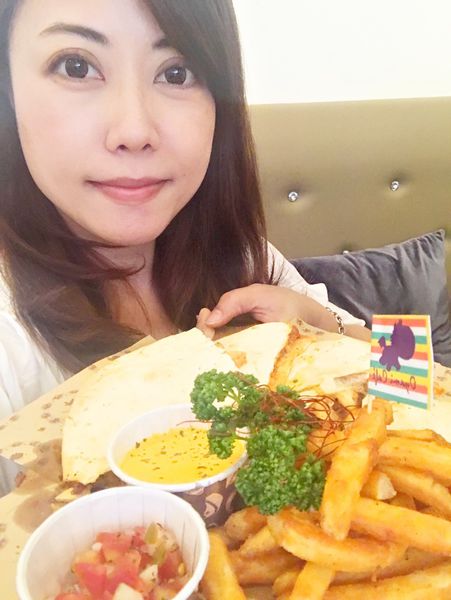 Oyami cafe(板橋店):【捷運美食】Oyami 板橋新埔店 法式鄉村風格少女心大爆發的夢幻餐廳 姊妹談心聚餐首選 下午茶 / 義大利麵 / 鬆餅 捷運新埔站