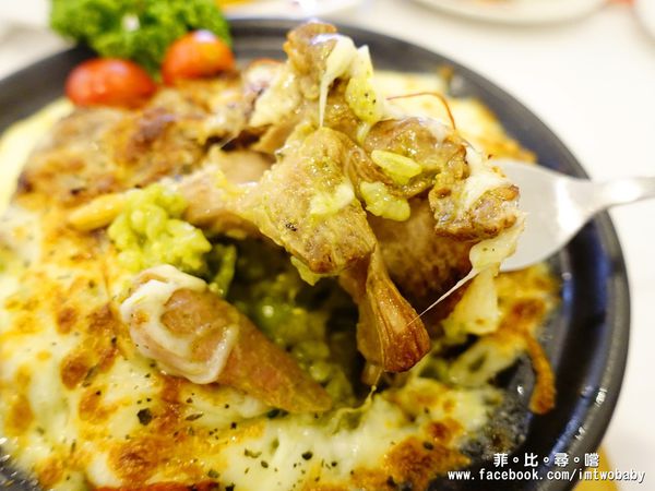 Oyami cafe(板橋店):【捷運美食】Oyami 板橋新埔店 法式鄉村風格少女心大爆發的夢幻餐廳 姊妹談心聚餐首選 下午茶 / 義大利麵 / 鬆餅 捷運新埔站