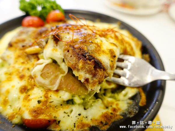 Oyami cafe(板橋店):【捷運美食】Oyami 板橋新埔店 法式鄉村風格少女心大爆發的夢幻餐廳 姊妹談心聚餐首選 下午茶 / 義大利麵 / 鬆餅 捷運新埔站