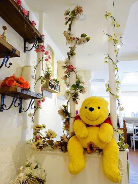 Oyami cafe(板橋店):【捷運美食】Oyami 板橋新埔店 法式鄉村風格少女心大爆發的夢幻餐廳 姊妹談心聚餐首選 下午茶 / 義大利麵 / 鬆餅 捷運新埔站