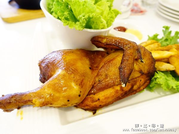 Oyami cafe(板橋店):【捷運美食】Oyami 板橋新埔店 法式鄉村風格少女心大爆發的夢幻餐廳 姊妹談心聚餐首選 下午茶 / 義大利麵 / 鬆餅 捷運新埔站