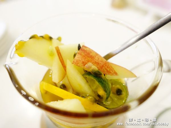 Oyami cafe(板橋店):【捷運美食】Oyami 板橋新埔店 法式鄉村風格少女心大爆發的夢幻餐廳 姊妹談心聚餐首選 下午茶 / 義大利麵 / 鬆餅 捷運新埔站