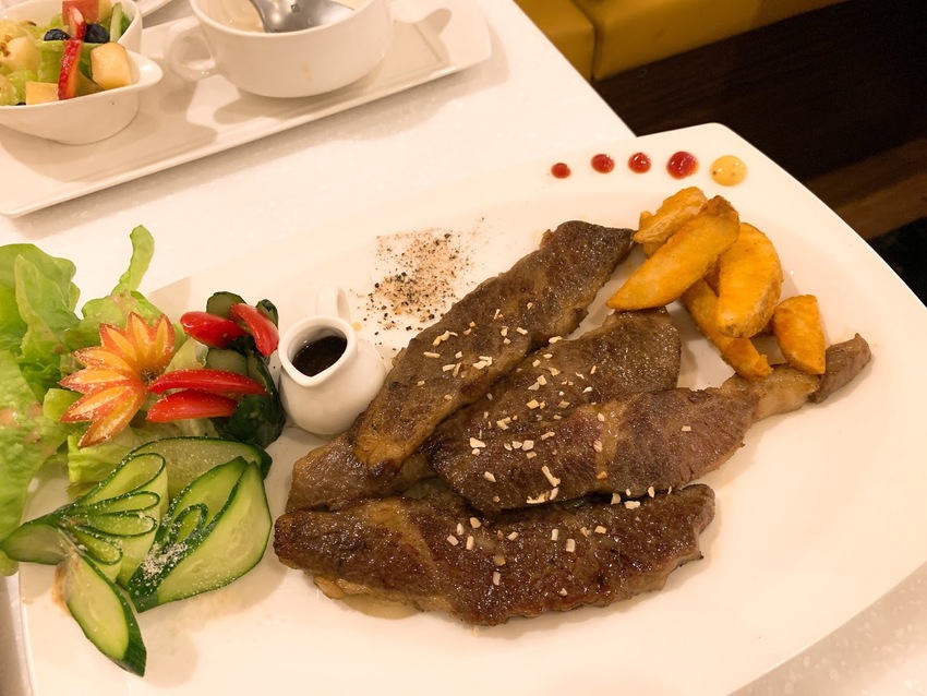 【Oyami Cafe 新埔店】 ｜(板橋下午茶、新埔義式餐廳、板橋下午茶、咖啡鬆餅、韓式炸雞) 鄰近捷運新埔站三號出口