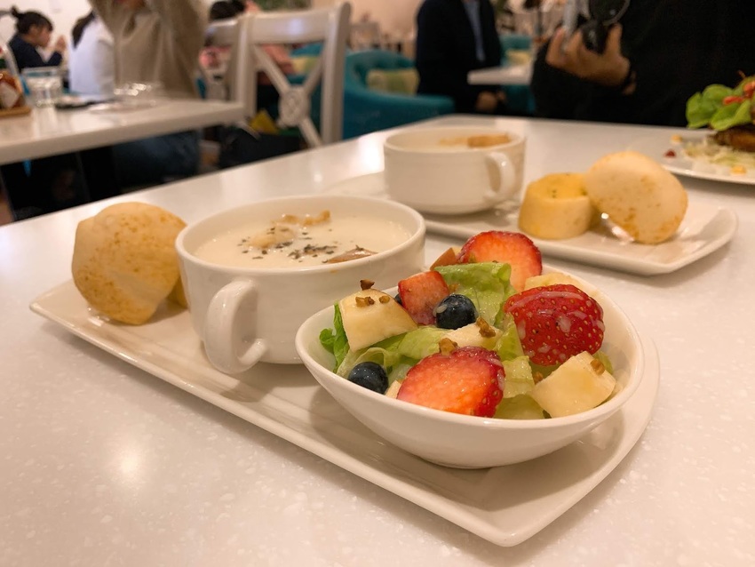 【Oyami Cafe 新埔店】 ｜(板橋下午茶、新埔義式餐廳、板橋下午茶、咖啡鬆餅、韓式炸雞) 鄰近捷運新埔站三號出口
