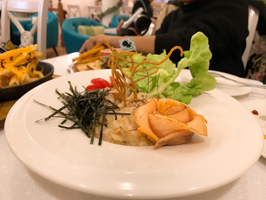 【Oyami Cafe 新埔店】 ｜(板橋下午茶、新埔義式餐廳、板橋下午茶、咖啡鬆餅、韓式炸雞) 鄰近捷運新埔站三號出口