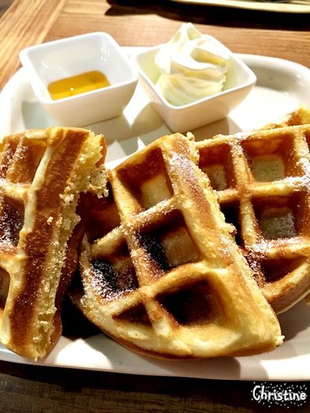 【新北。美食】新莊 / 好食記，下午茶，巷弄間的隱密咖啡廳，溫暖空間細品軟綿鬆餅，無時間限制，近捷運新莊站