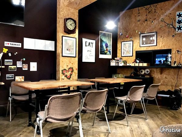 【新北。美食】新莊 / 好食記，下午茶，巷弄間的隱密咖啡廳，溫暖空間細品軟綿鬆餅，無時間限制，近捷運新莊站