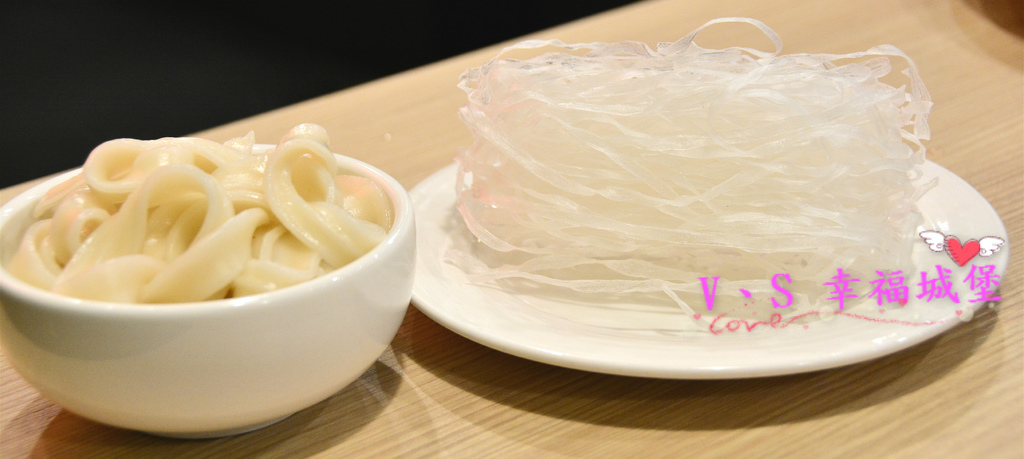 【內湖美食】洋夫人壽喜燒、鍋物、牛排 - 開幕大放送 排餐、火鍋肉品 買一送一,無低消無服務費,讓你大口大口吃肉,吃的開心滿足