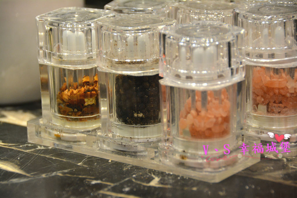 【內湖美食】洋夫人壽喜燒、鍋物、牛排 - 開幕大放送 排餐、火鍋肉品 買一送一,無低消無服務費,讓你大口大口吃肉,吃的開心滿足