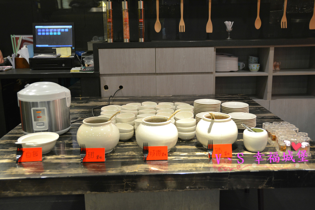 【內湖美食】洋夫人壽喜燒、鍋物、牛排 - 開幕大放送 排餐、火鍋肉品 買一送一,無低消無服務費,讓你大口大口吃肉,吃的開心滿足