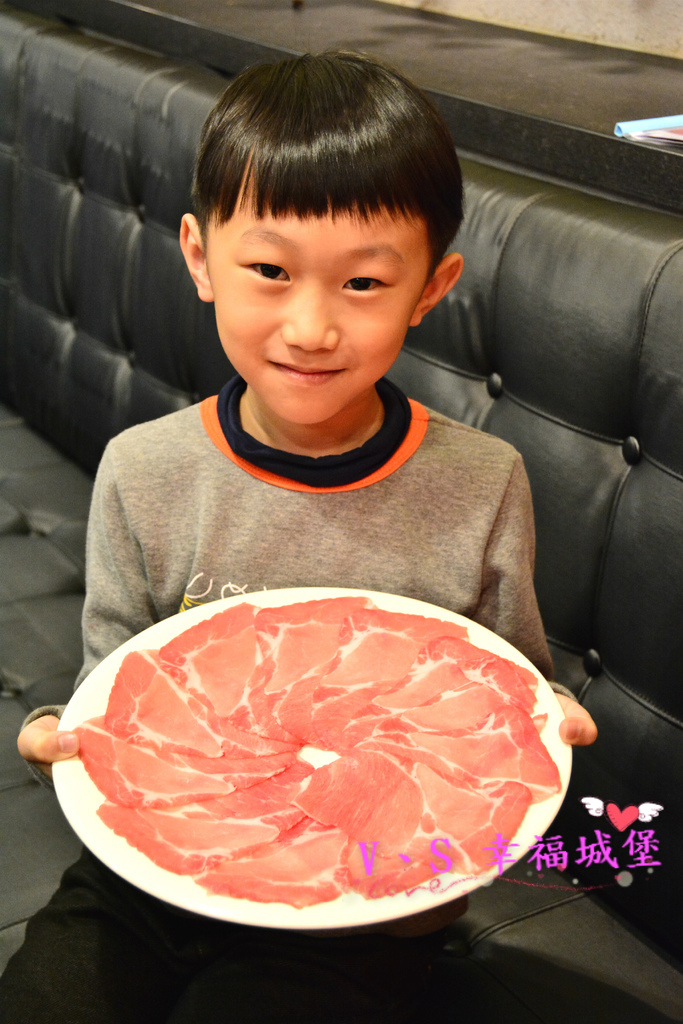 【內湖美食】洋夫人壽喜燒、鍋物、牛排 - 開幕大放送 排餐、火鍋肉品 買一送一,無低消無服務費,讓你大口大口吃肉,吃的開心滿足