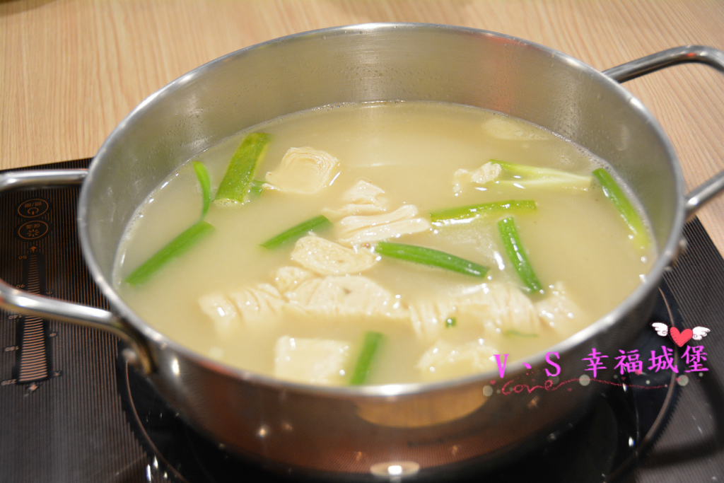 【內湖美食】洋夫人壽喜燒、鍋物、牛排 - 開幕大放送 排餐、火鍋肉品 買一送一,無低消無服務費,讓你大口大口吃肉,吃的開心滿足